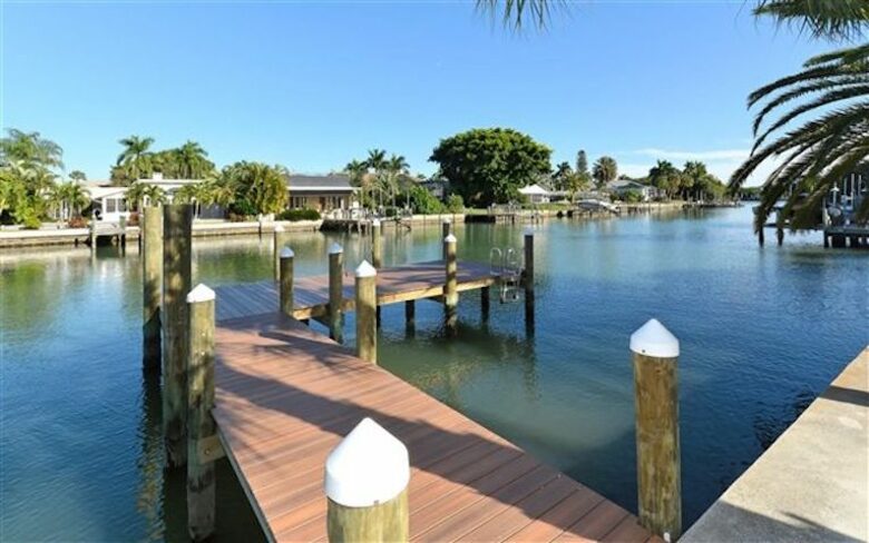 St. Armand's Canal-Front Paradise - Sarasota, Florida