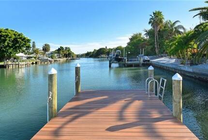 St. Armand's Canal-Front Paradise - Sarasota, Florida