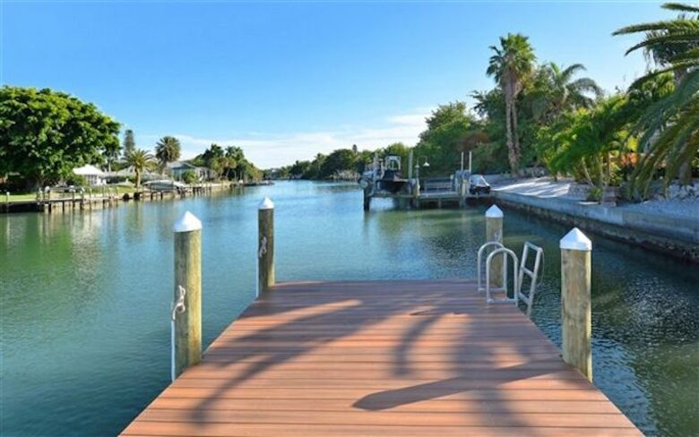 St. Armand's Canal-Front Paradise - Sarasota, Florida