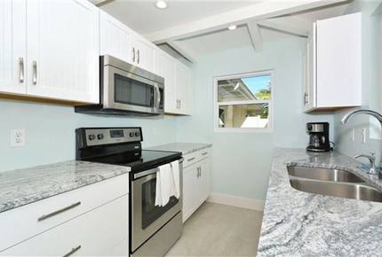 St. Armand's Canal-Front Paradise - Sarasota, Florida