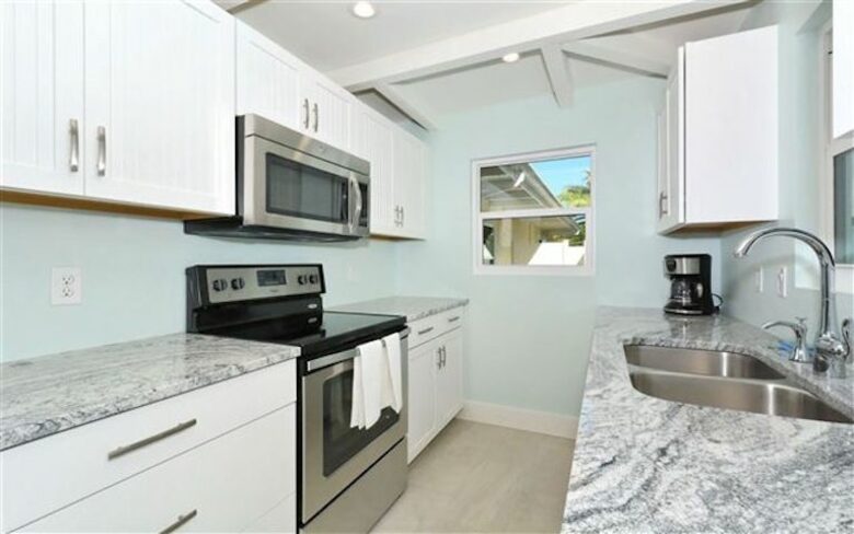 St. Armand's Canal-Front Paradise - Sarasota, Florida