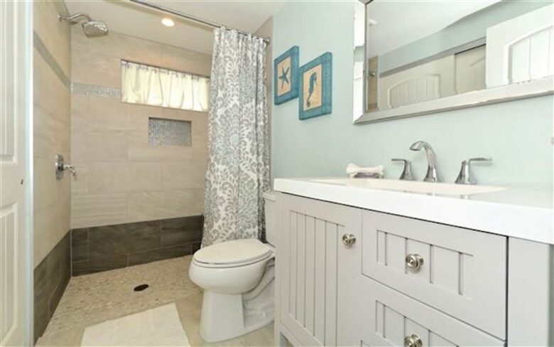 St. Armand's Canal-Front Paradise - Sarasota, Florida