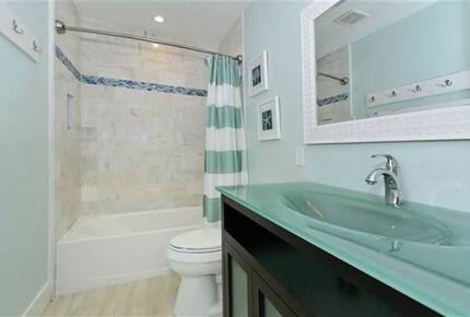 St. Armand's Canal-Front Paradise - Sarasota, Florida