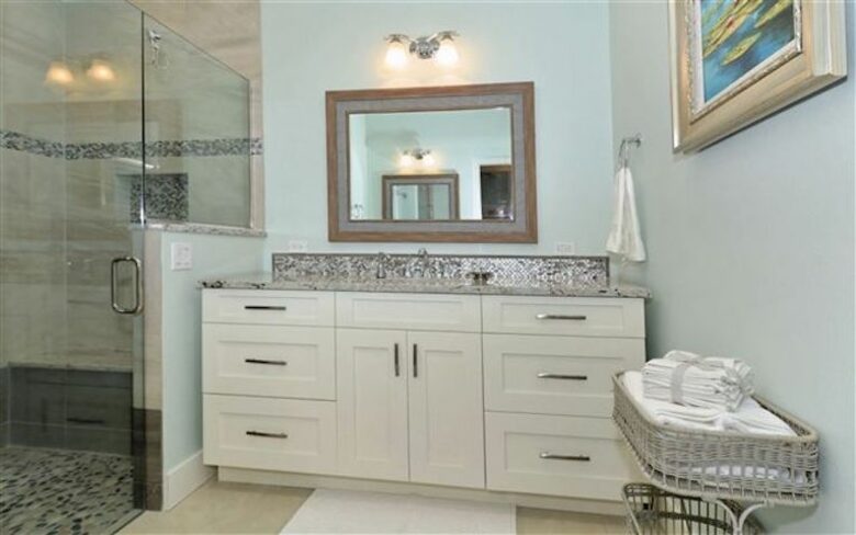 St. Armand's Canal-Front Paradise - Sarasota, Florida