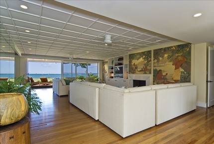 Ocean Beachfront Banyan Tree Beach House - Honolulu, Oahu, Hawaii