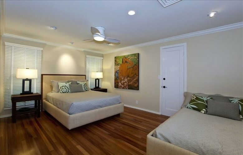 Ocean Beachfront Banyan Tree Beach House - Honolulu, Oahu, Hawaii