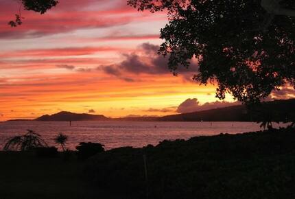 Ocean Beachfront Banyan Tree Beach House - Honolulu, Oahu, Hawaii