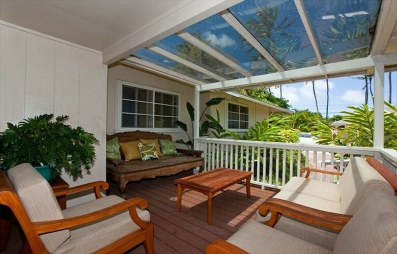 Ocean Beachfront Banyan Tree Beach House - Honolulu, Oahu, Hawaii