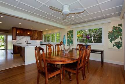 Ocean Beachfront Banyan Tree Beach House - Honolulu, Oahu, Hawaii