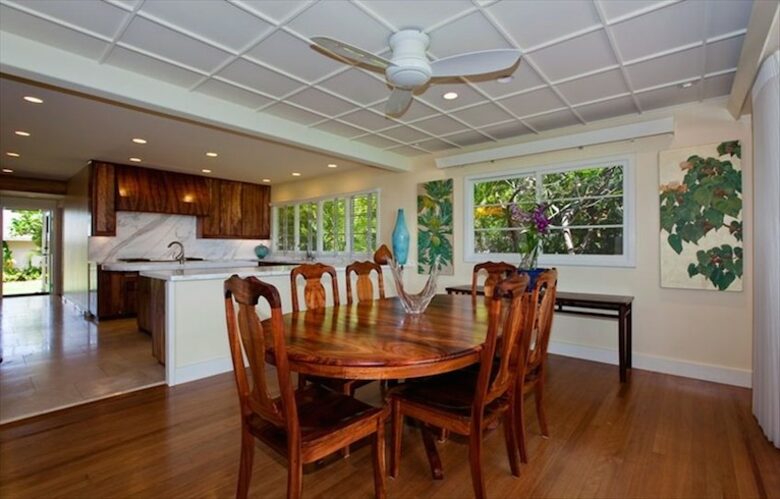 Ocean Beachfront Banyan Tree Beach House - Honolulu, Oahu, Hawaii