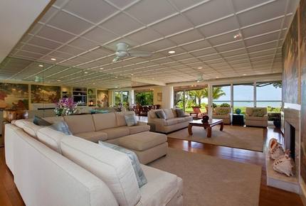 Ocean Beachfront Banyan Tree Beach House - Honolulu, Oahu, Hawaii