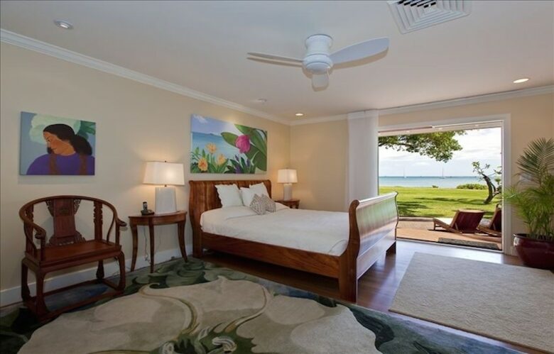 Ocean Beachfront Banyan Tree Beach House - Honolulu, Oahu, Hawaii