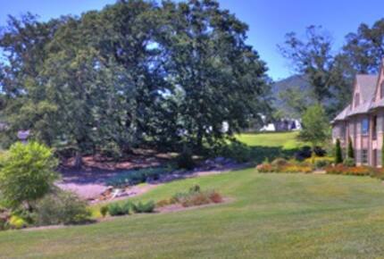 Walnut Cove Townhome - Arden, North Carolina