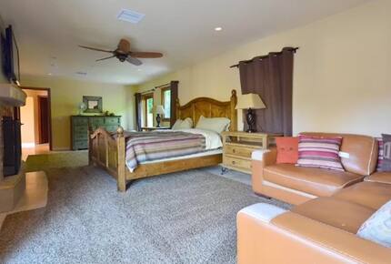 Warm Sands Estate with Lazy River- 4 NIGHT STAY - Palm Springs, California