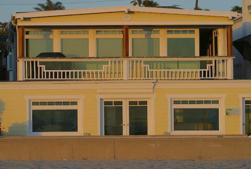 The Pool House on the Strand - Hermosa Beach, California
