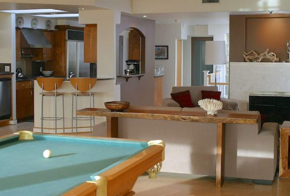 The Pool House on the Strand - Hermosa Beach, California