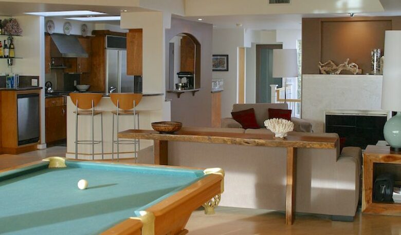 The Pool House on the Strand - Hermosa Beach, California