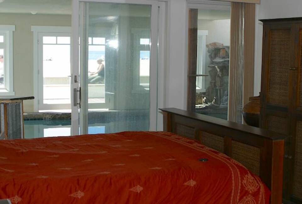 The Pool House on the Strand - Hermosa Beach, California