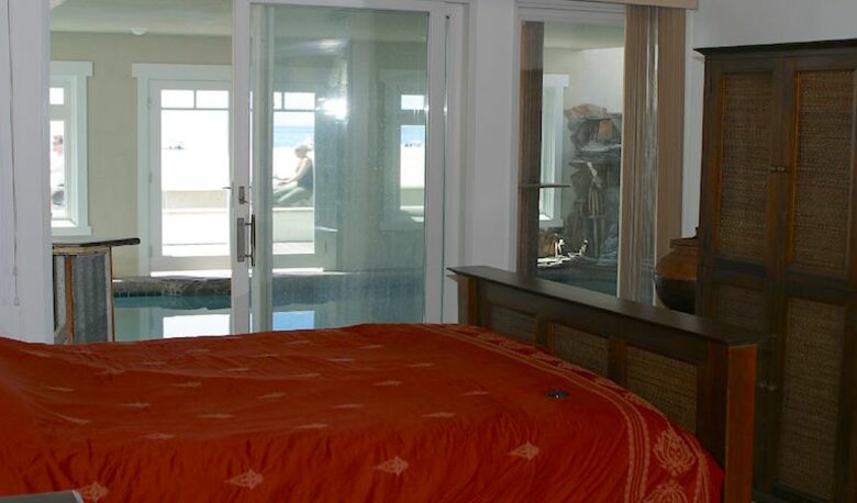 The Pool House on the Strand - Hermosa Beach, California