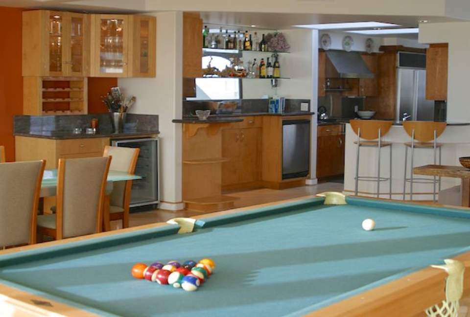 The Pool House on the Strand - Hermosa Beach, California