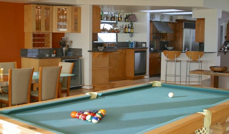 The Pool House on the Strand - Hermosa Beach, California