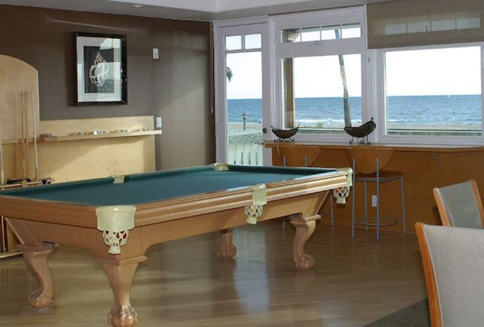 The Pool House on the Strand - Hermosa Beach, California