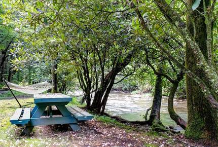 Creek Front Mountain Retreat - Hayesville, North Carolina