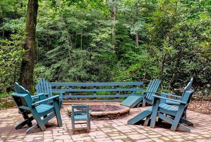 Creek Front Mountain Retreat - Hayesville, North Carolina