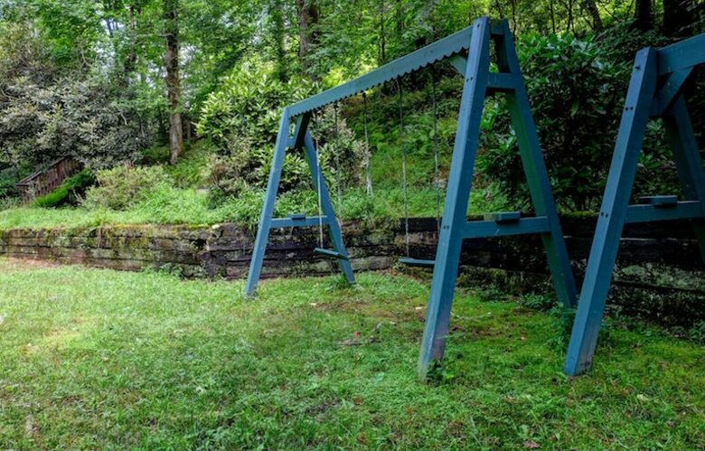 Creek Front Mountain Retreat - Hayesville, North Carolina