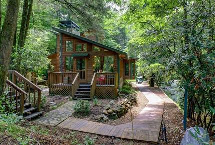 Creek Front Mountain Retreat - Hayesville, North Carolina