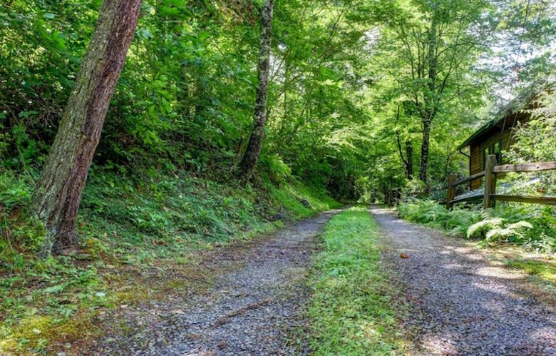 Creek Front Mountain Retreat - Hayesville, North Carolina