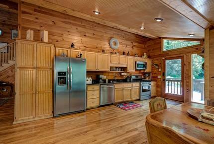 Creek Front Mountain Retreat - Hayesville, North Carolina