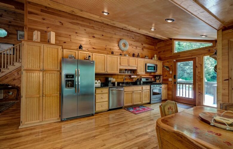 Creek Front Mountain Retreat - Hayesville, North Carolina