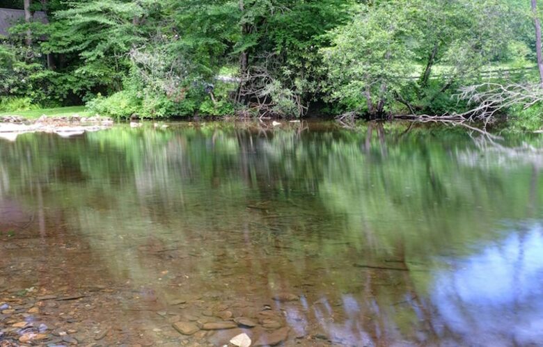 Creek Front Mountain Retreat - Hayesville, North Carolina