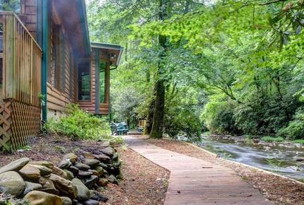 Creek Front Mountain Retreat - Hayesville, North Carolina