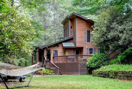 Creek Front Mountain Retreat - Hayesville, North Carolina