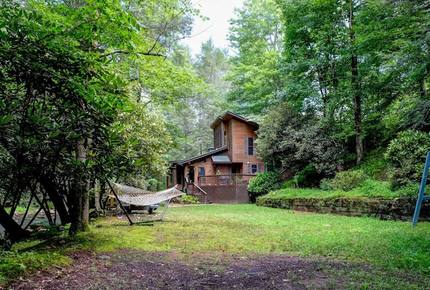 Creek Front Mountain Retreat - Hayesville, North Carolina