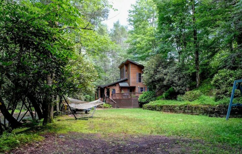 Creek Front Mountain Retreat - Hayesville, North Carolina