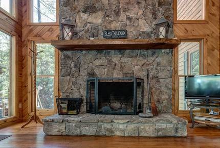 Creek Front Mountain Retreat - Hayesville, North Carolina