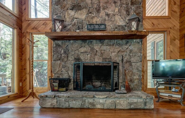 Creek Front Mountain Retreat - Hayesville, North Carolina