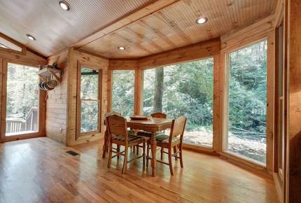 Creek Front Mountain Retreat - Hayesville, North Carolina