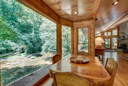 Creek Front Mountain Retreat - Hayesville, North Carolina