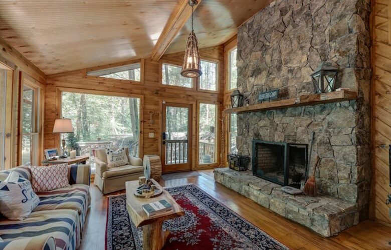 Creek Front Mountain Retreat - Hayesville, North Carolina