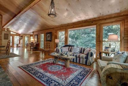 Creek Front Mountain Retreat - Hayesville, North Carolina