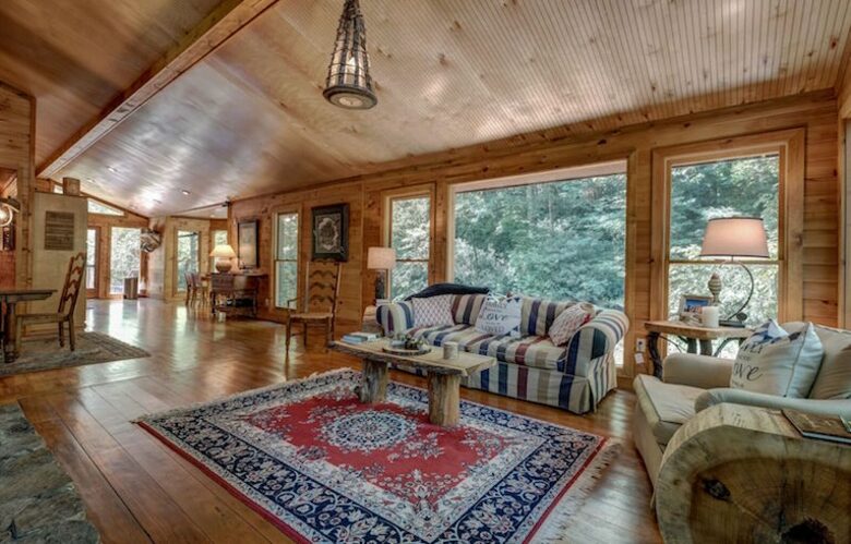 Creek Front Mountain Retreat - Hayesville, North Carolina