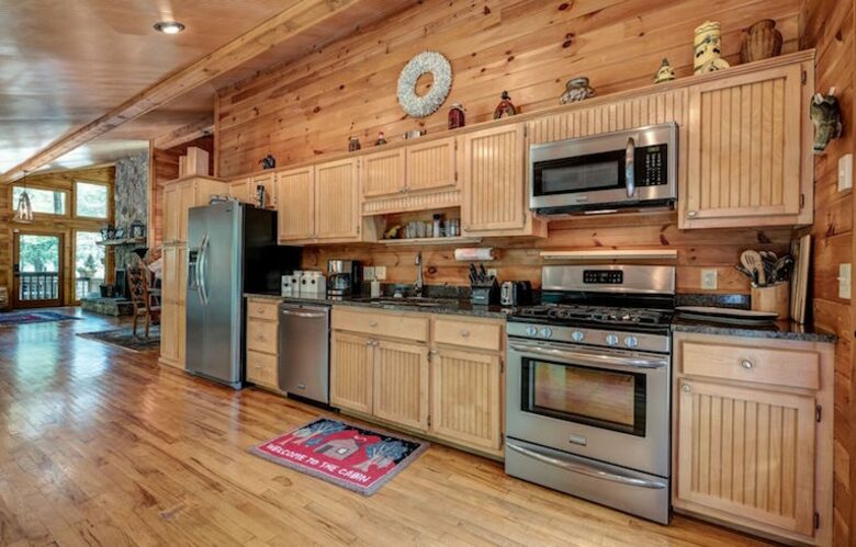 Creek Front Mountain Retreat - Hayesville, North Carolina