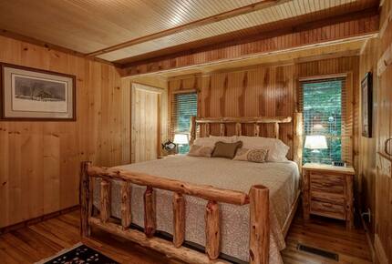 Creek Front Mountain Retreat - Hayesville, North Carolina