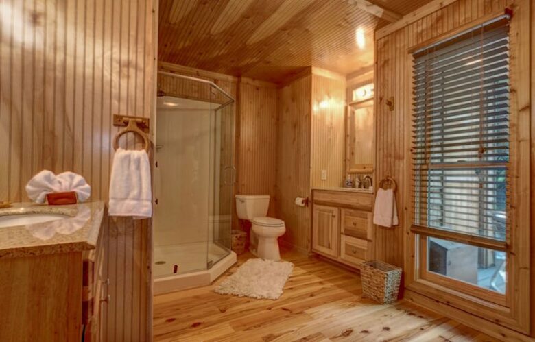 Creek Front Mountain Retreat - Hayesville, North Carolina