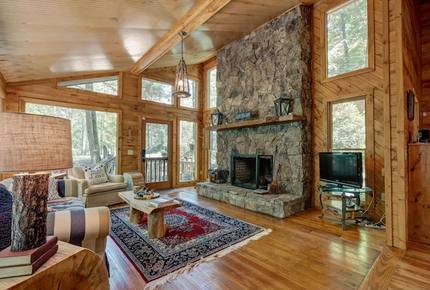 Creek Front Mountain Retreat - Hayesville, North Carolina