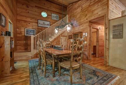 Creek Front Mountain Retreat - Hayesville, North Carolina